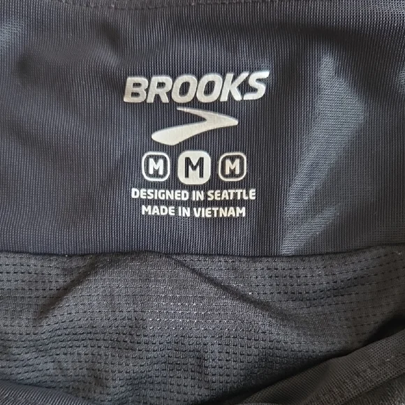 Brooks Women's Dynamic Black and White Athletic Shorts - Picture 2 of 2
